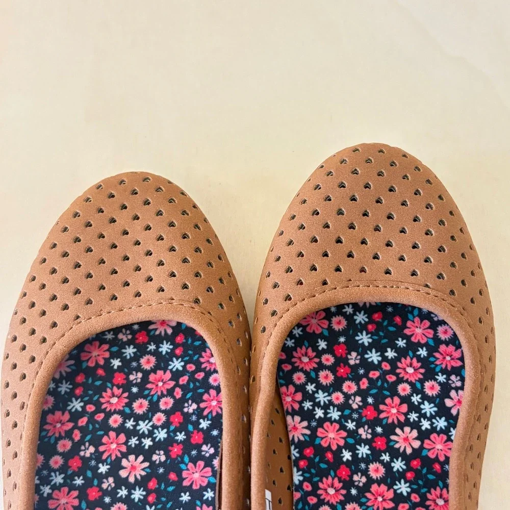 Carter's Easton Ballet Flat Girls 13 Brown Heart Laser Cutout Slip on Shoes NEW